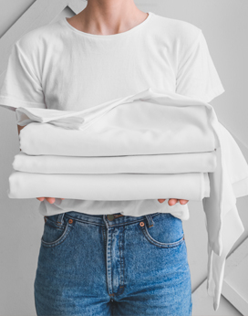Person mit Handtüchern